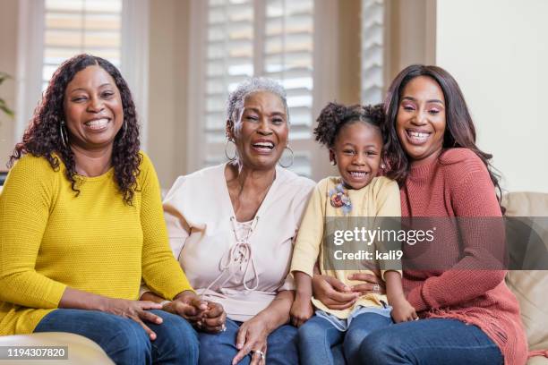 familia afroamericana de cuatro generaciones - great grandmother fotografías e imágenes de stock