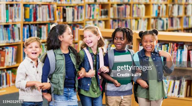 children ready for first grade - arm in arm stock pictures, royalty-free photos & images