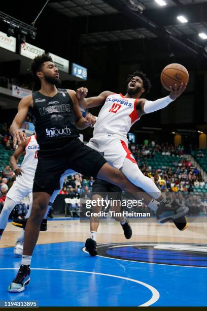 Derrick Walton Jr. #10 of the Agua Caliente Clippers drives against Josh Reaves of the Texas Legends on January 14, 2020 at Comerica Center in...