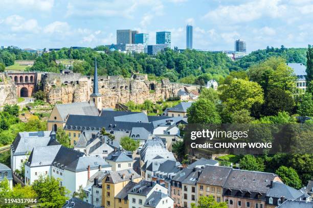 夏のルクセンブルク旧市街の景色 - luxembourg ストックフォトと画像