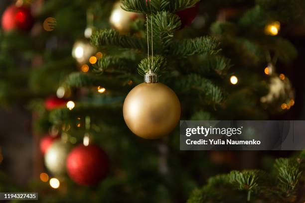 christmas balls on christmas tree, great light with bokeh with shadows from branch. - ball foto e immagini stock