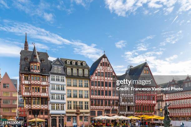 typical houses in römerberg square, frankfurt am mein, hesse state, germany. - frankfurt main fotografías e imágenes de stock