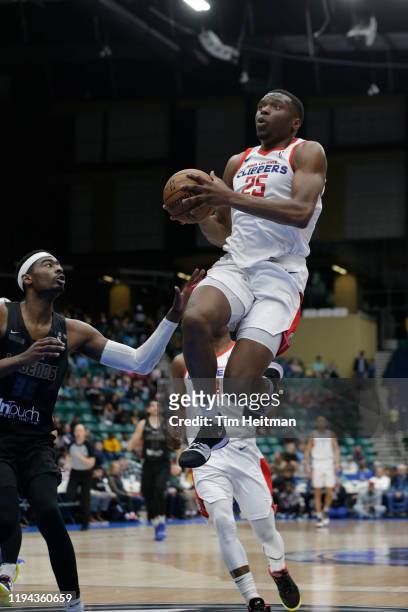 Mfiondu-Kabengele of the Agua Caliente Clippers drives against the Texas Legends during the second quarter on January 14, 2020 at Comerica Center in...