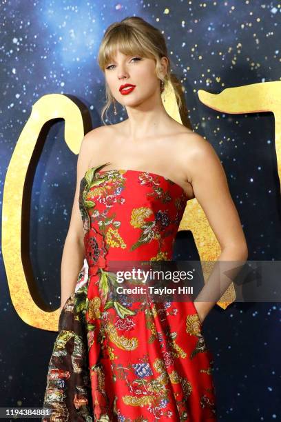 Taylor Swift attends the world premiere of "Cats" at Alice Tully Hall, Lincoln Center on December 16, 2019 in New York City.