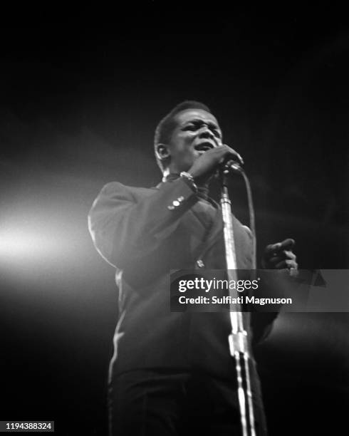 Lou Rawls Photos and Premium High Res Pictures - Getty Images