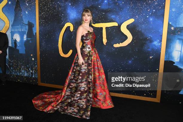 Taylor Swift attends the world premiere of "Cats" at Alice Tully Hall, Lincoln Center on December 16, 2019 in New York City.
