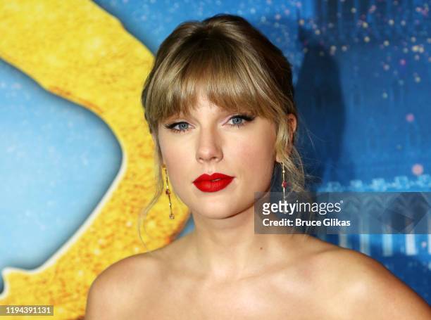 Taylor Swift poses at the world premiere of the new film "Cats" based on the Andrew Lloyd Webber musical at Alice Tully Hall, Lincoln Center on...