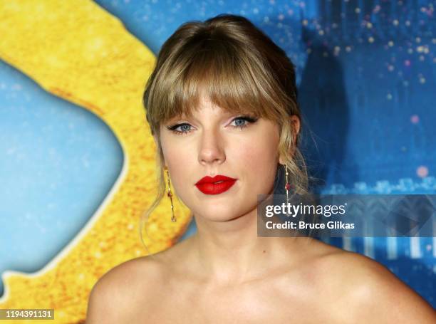 Taylor Swift poses at the world premiere of the new film "Cats" based on the Andrew Lloyd Webber musical at Alice Tully Hall, Lincoln Center on...