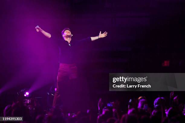 Niall Horan performs onstage during HOT 99.5's Jingle Ball 2019 on December 16, 2019 in Washington, DC.