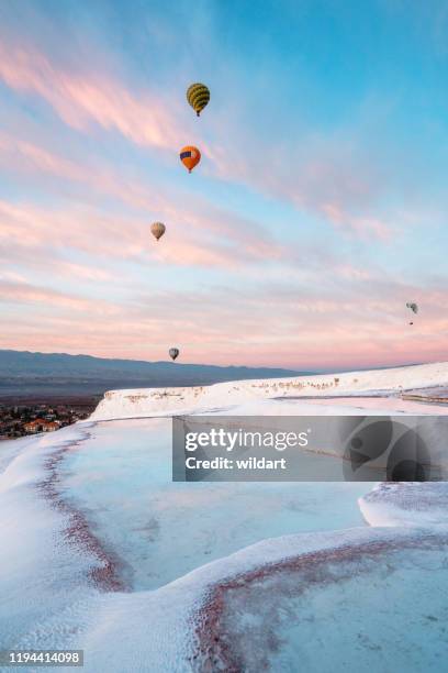 hot air balloons in travertine pools limestone terraces at sunrise in pamukkale, denizli - pamukkale stock pictures, royalty-free photos & images
