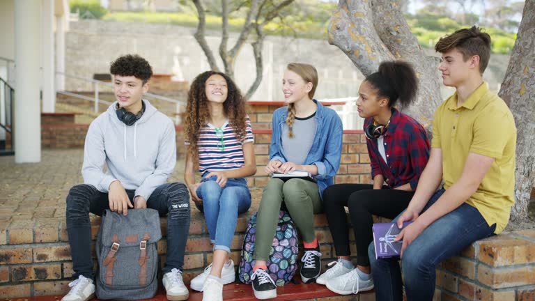 https://media.gettyimages.com/id/1194419497/video/youll-never-forget-the-friendships-formed-in-high-school.jpg?b=1&s=640x640&k=20&c=g5HJlVy11XKKeoW1tGCuAOIYJHyZpM9ZRM7ofFY7P0g=