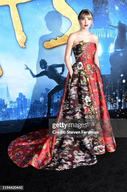 Taylor Swift attends the world premiere of "Cats" at Alice Tully Hall, Lincoln Center on December 16, 2019 in New York City.