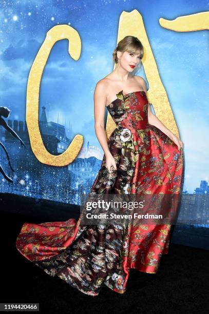 Taylor Swift attends the world premiere of "Cats" at Alice Tully Hall, Lincoln Center on December 16, 2019 in New York City.