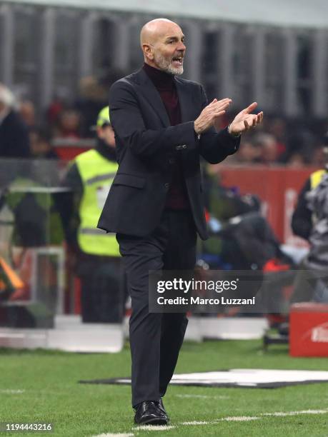 Milan coach Stefano Pioli issues instructions to his players during the Serie A match between AC Milan and US Sassuolo at Stadio Giuseppe Meazza on...