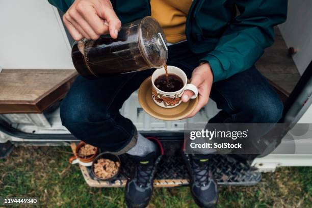 pouring a morning coffee - café preto imagens e fotografias de stock