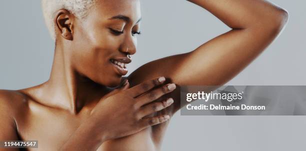 gladde oksels de hele dag, ooit dag - oksel stockfoto's en -beelden