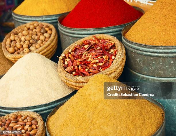 variation moroccan spices in casablanca old medina, morocco. - モロッコ カサブランカ ストックフォトと画像