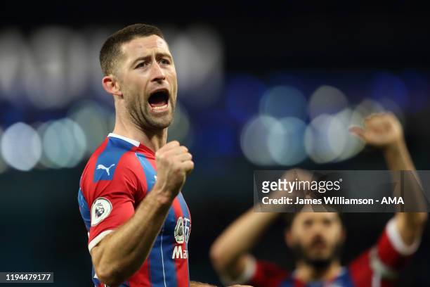 Gary Cahill of Crystal Palace celebrates at full time of the Premier League match between Manchester City and Crystal Palace at Etihad Stadium on...