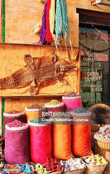 traditional spices market in marrakesh medina, morocco. - marrakech spice stockfoto's en -beelden