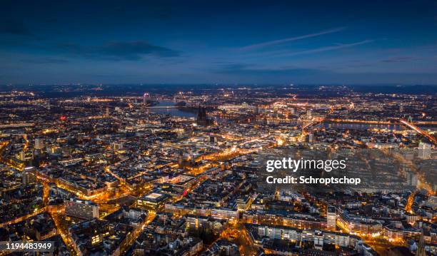 cologne stadsbilden i skymningen - nordrhein westfalen bildbanksfoton och bilder