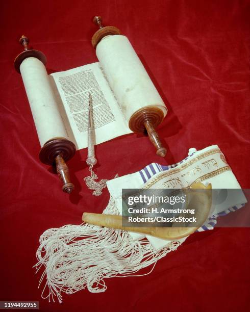 1970s JEWISH OPEN TORAH SCROLL WITH SILVER YAD POINTING TO THE READING A SHOFAR ATOP TALLIT GADOL GOLD EMBROIDERY AT THE NECK