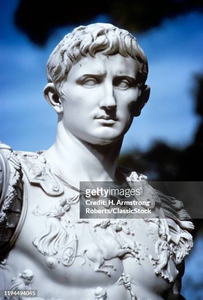 STATUE OF CAESAR AUGUSTUS GAIUS OCTAVIUS EMPEROR OF ROME 31BC TO 14AD STATUE IN ANACAPRI CAPRI ITALY