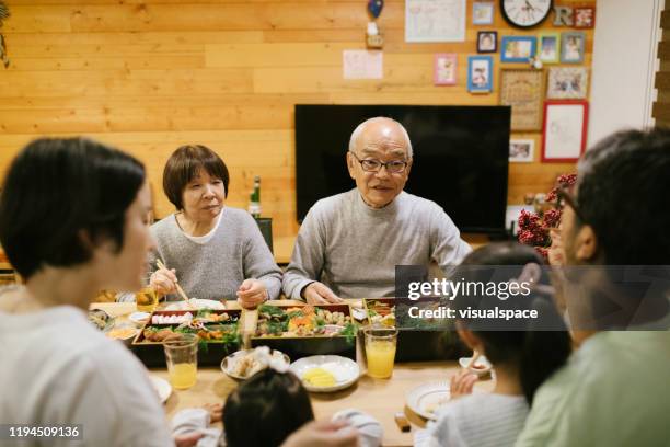 家族との新年の夕食 - new year japan ストックフォトと画像