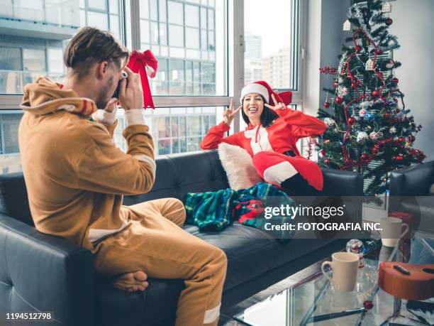 duizendjarige kerstfeest - ugly santa stockfoto's en -beelden