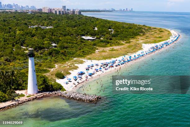 lighthouse on coastline in key biscayne, florida, usa - key biscayne bildbanksfoton och bilder