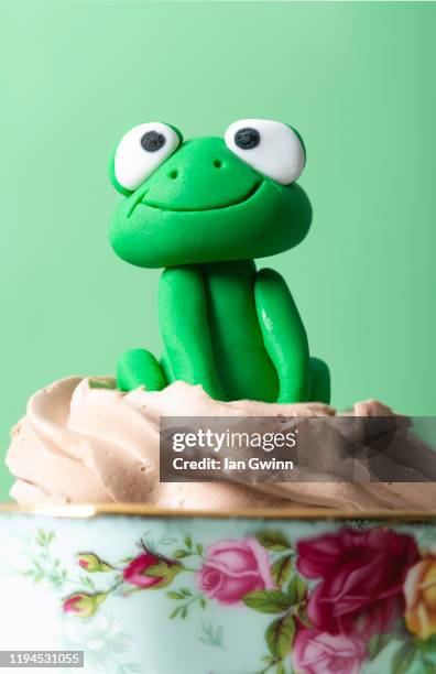 VUELTA AL SOL DE RAN Frog-cupcake