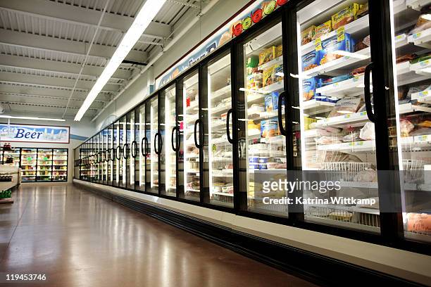 frozen department of grocery store. - 冷凍 食品 ストックフォトと画像