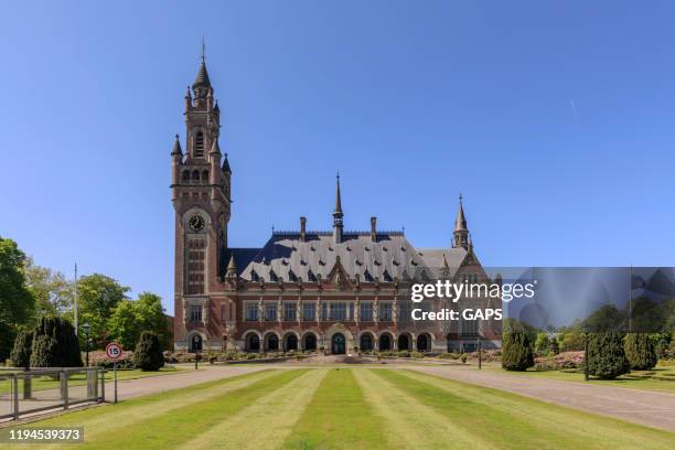 exterior of the peace palace in the hague - international court of justice stock pictures, royalty-free photos & images