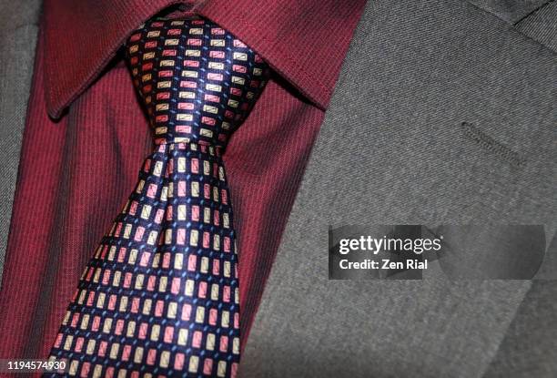 close up of necktie with geometric pattern on maroon shirt and business jacket - solapa papel fotografías e imágenes de stock