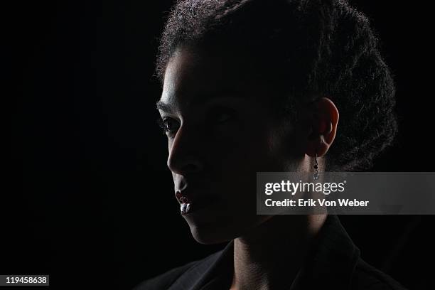 portrait of adult on black background - black background portrait stockfoto's en -beelden