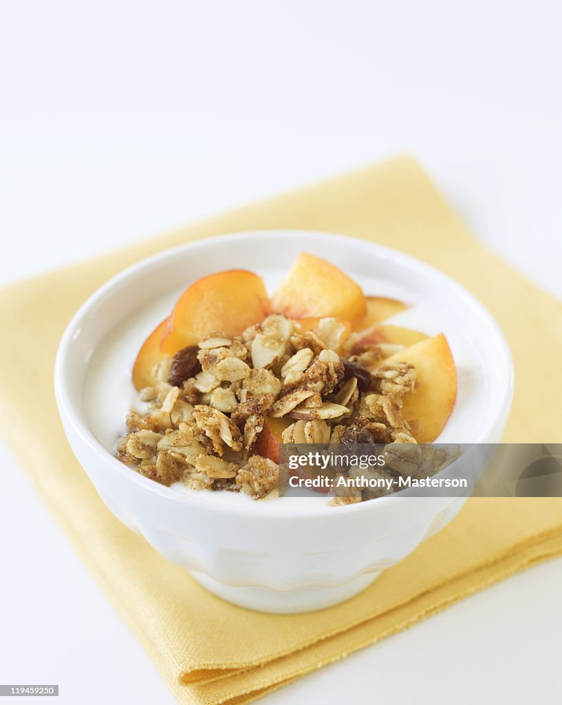 Yogurt with peaches and granola