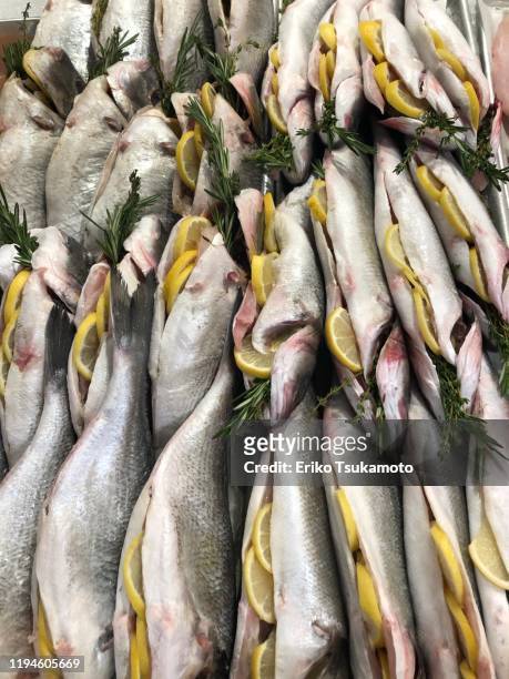fish with lemon and parsley display - マサチューセッツ州 stock pictures, royalty-free photos & images
