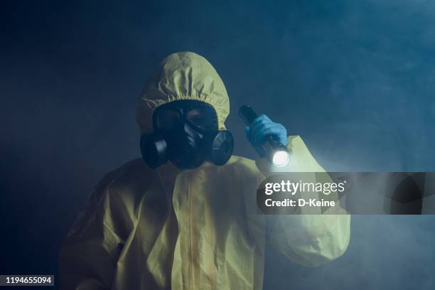 apocalypse - stralingspak stockfoto's en -beelden