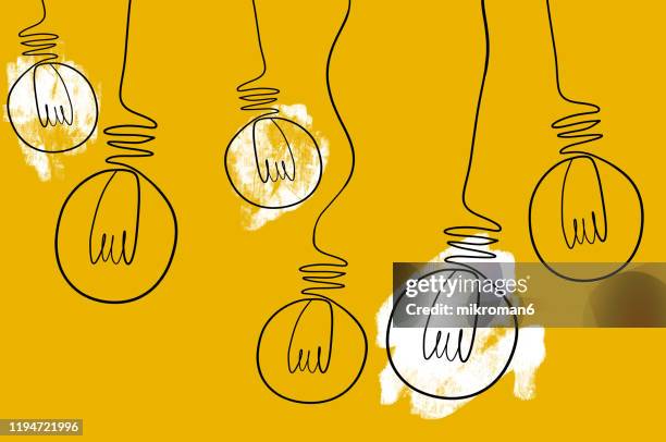 single line drawing of a light bulb - scribble icons stock-fotos und bilder