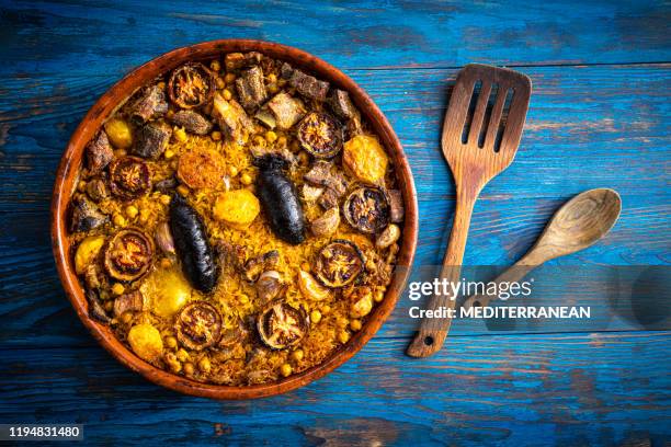 arroz al horno oven rice in clay pot spain recipe - horno pan stock pictures, royalty-free photos & images