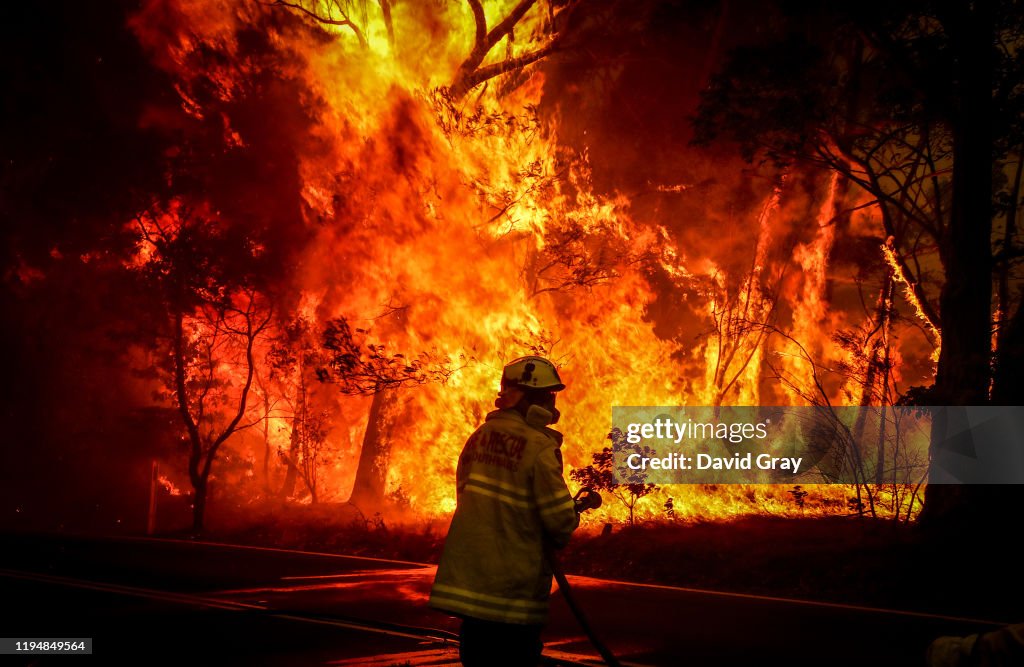 Gospers Mountain Fire At Emergency Level As Heatwave Continues