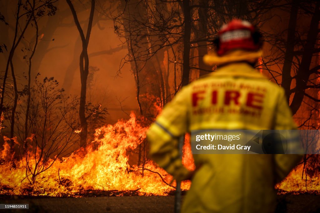 Gospers Mountain Fire At Emergency Level As Heatwave Continues