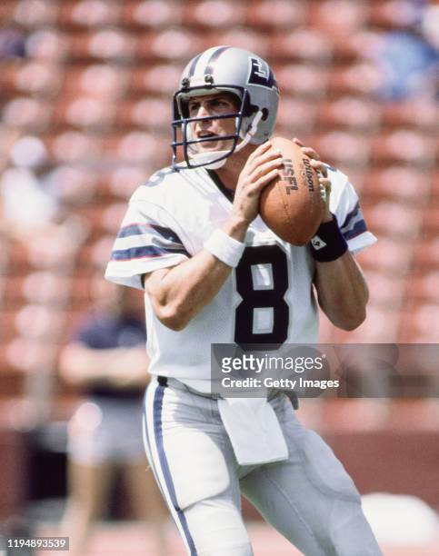 Steve Young, Quarterback for the Los Angeles Express during the USFL United States Football League Western Conference game against the Pittsburgh...