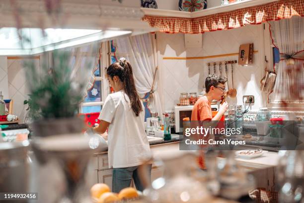 Kitche R Modern Kitche Photos and Premium High Res Pictures - Getty Images