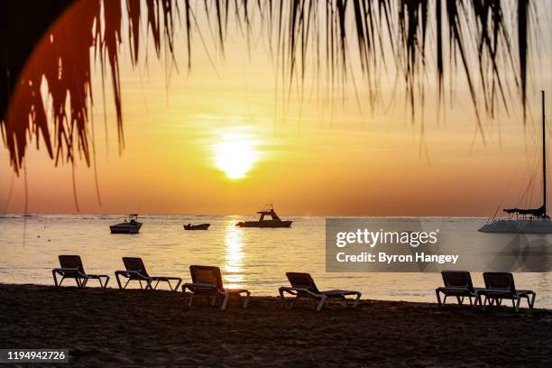 sunrise at puerto plata beach, dominican republic - puerto plata imagens e fotografias de stock