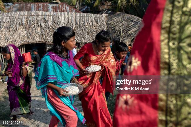 Bobibi The Honey Collectors Of The Sundarbans Bangladesh Photos and Premium ...