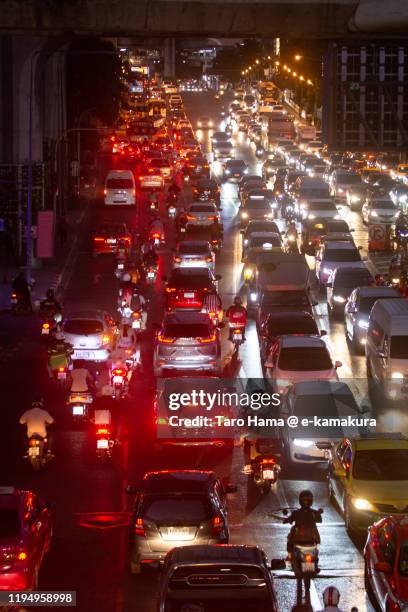 traffic jam in bangkok of thailand - traffic jams in bangkok fotografías e imágenes de stock
