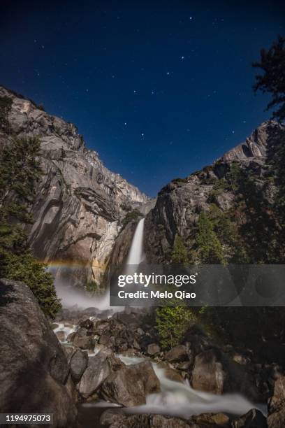 yosemite moonbow - moonbow fotografías e imágenes de stock