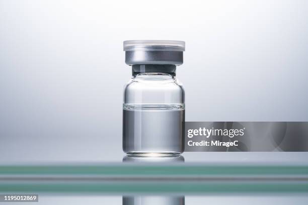 sealed airtight medical vial - science equipment stock pictures, royalty-free photos & images