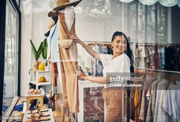 they always have the hottest items here - store window stock pictures, royalty-free photos & images