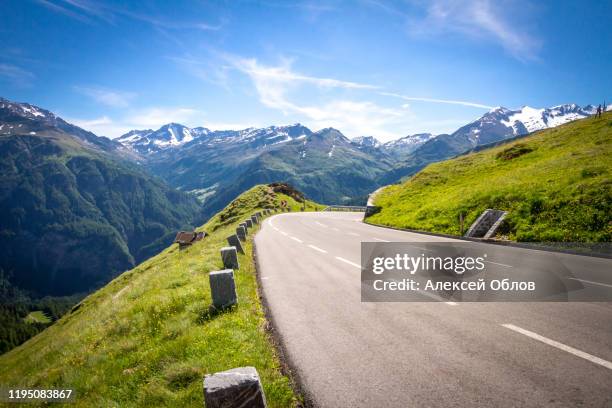 grossglockner. high alpine mountain road hochalpenstrasse - rue haute photos et images de collection